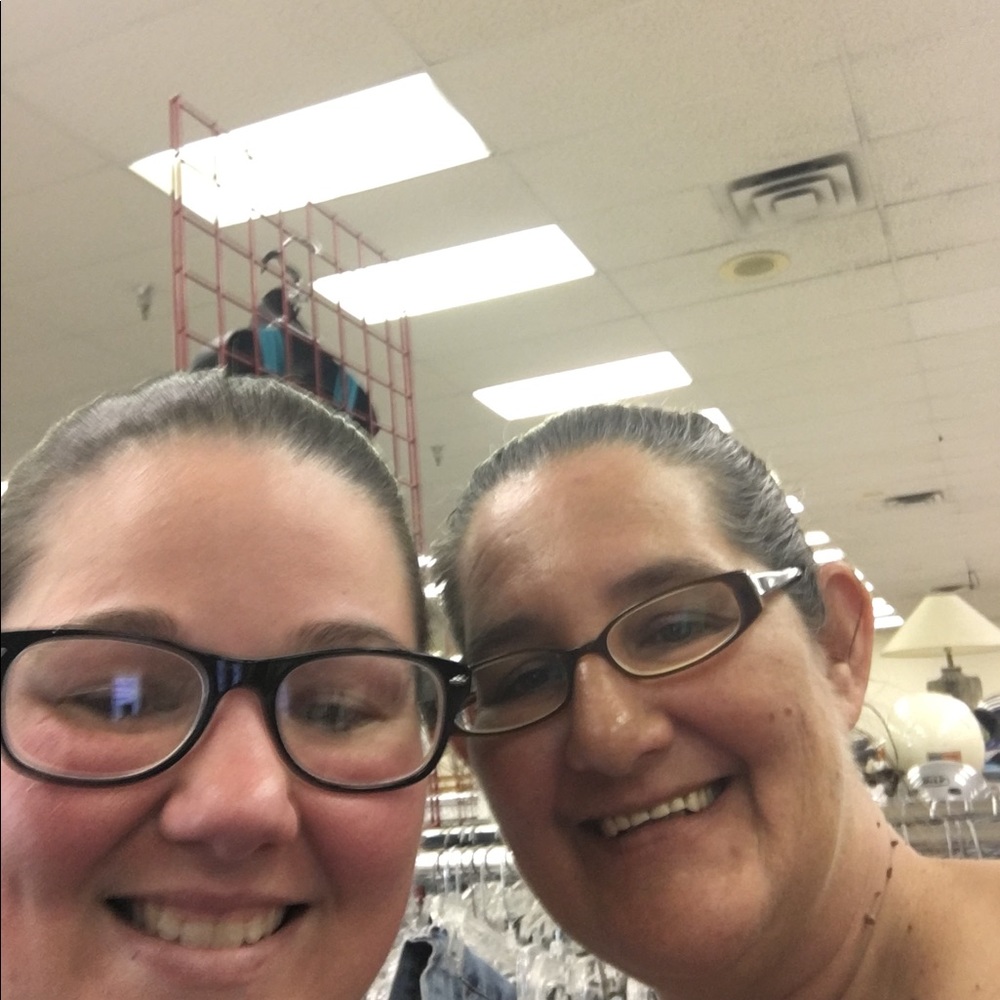 Meet your Posher, Sunshine aka- Melissa & Jenni